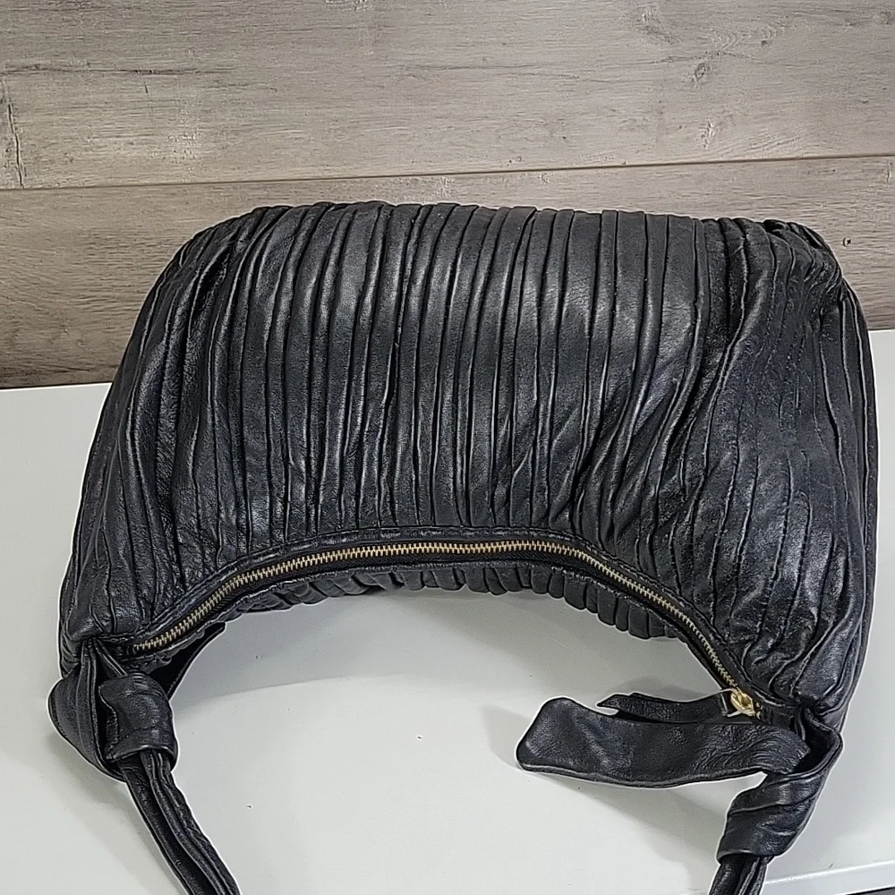 Marta Ponti Black Pleated Leather Shoulder Bag - Classic Women's Hobo